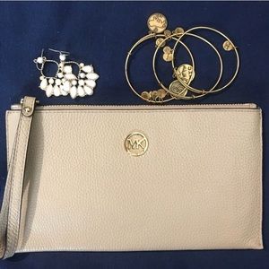 NWOT Authentic Michael Kors Wristlet